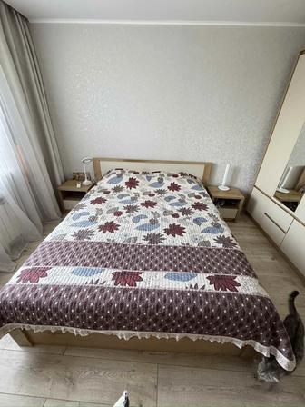 Кровать 160х200, тумбы, комод, зеркало
