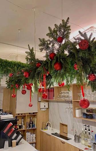 Новогодний декор фасадов и арок из хвои Астана