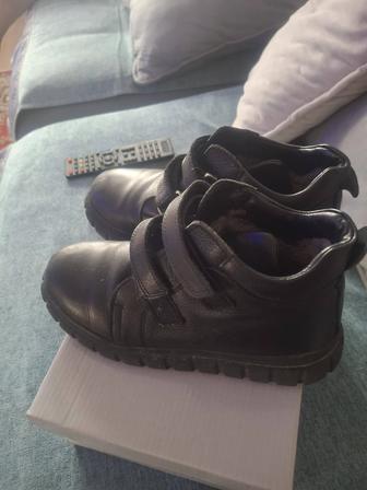 Продам кожанные сапоги зимние размер 33 для мальчика состояние хорошее