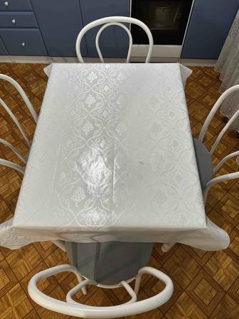 Стол со стульями