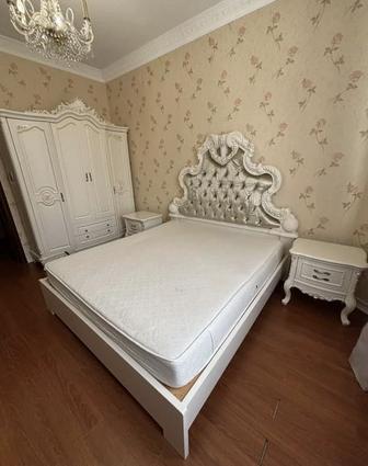 Продам спальный гарнитур очень красивый и качественный