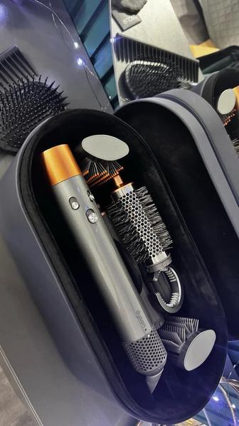 Фен Dyson с насадками