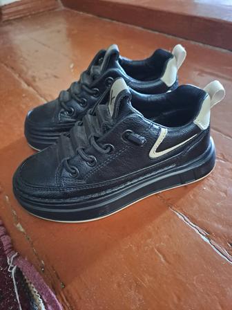 Продается кроссовки