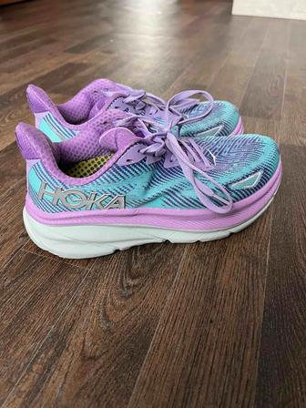 Кроссовки Hoka