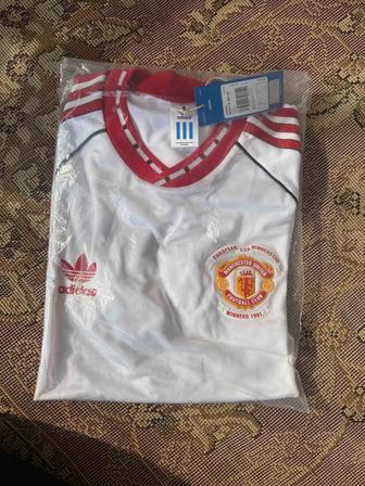 Редкая ретро-форма Manchester United (Adidas 1991 Heritage).