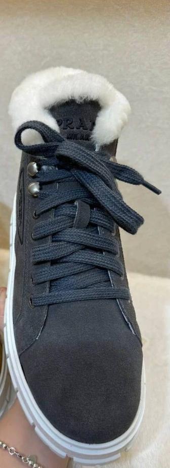 Продам брендовые натуральные замшевые ботинки