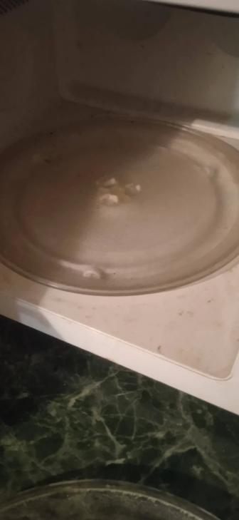 Тарелка из из микроволновой печи.