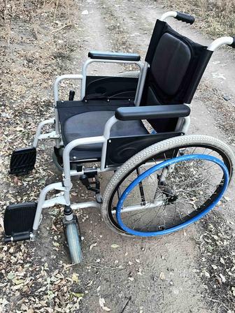 Продам инвалидную коляску