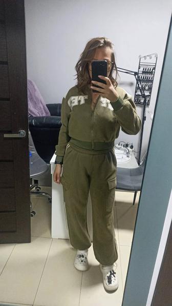 Продам спортивный костюм