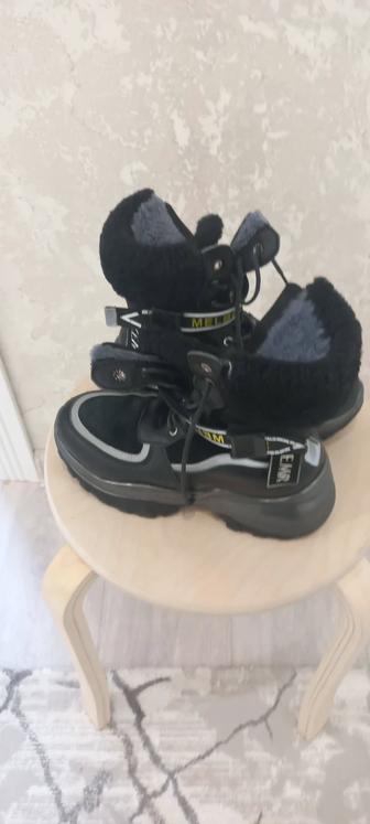 Зимние ботинки