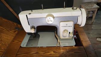 Продам у швейную машину Чайка 132 М
