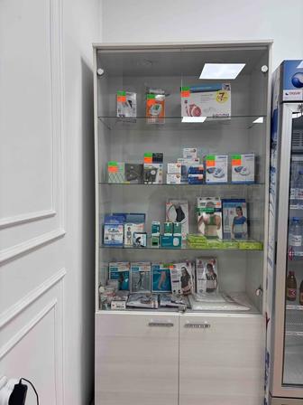 Продам витрину / шкаф для офиса