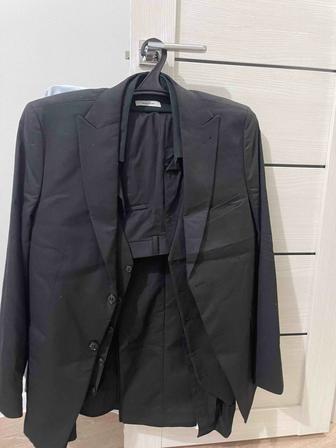 Продам костюм