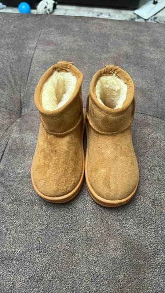 Продам детские угги