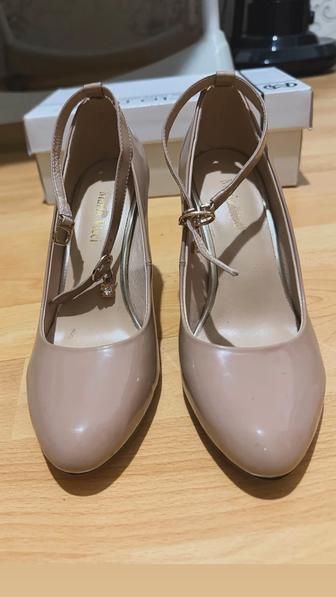 Продам женские туфли