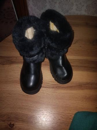 Продам детские зимние сапоги