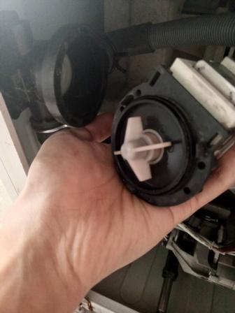 Стиральная машина не сливает воду