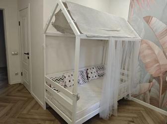 Продам детскую кровать с матрасом