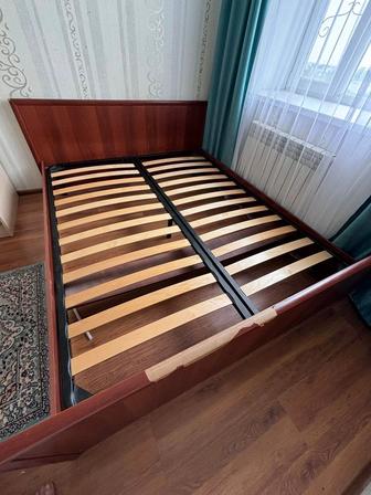 Продам 2х спальную кровать
