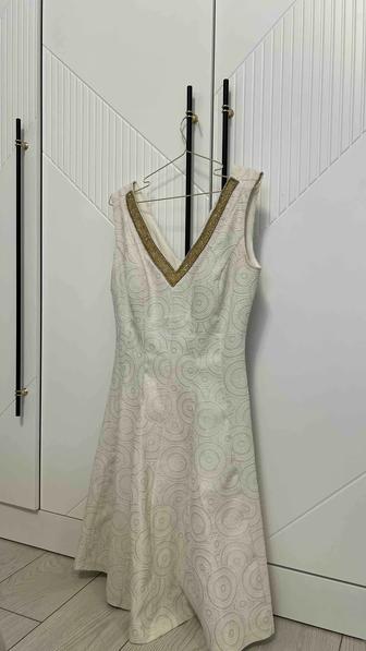 Айвори платье с золотой отделкой-элегантный вариант для торжества