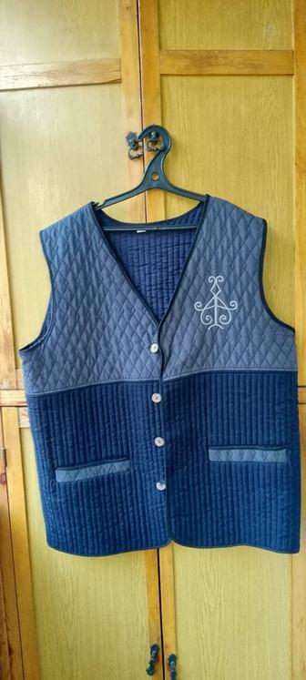 Мужской жилет в этническом стиле.