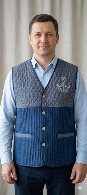 Мужской жилет в этническом стиле.