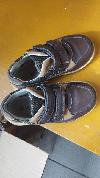 Кроссовки 31 и 26р