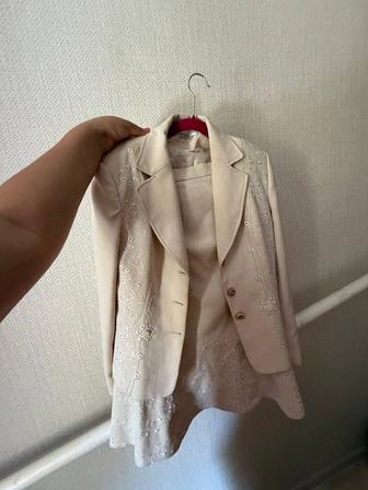 Продам женский костюм-тройку