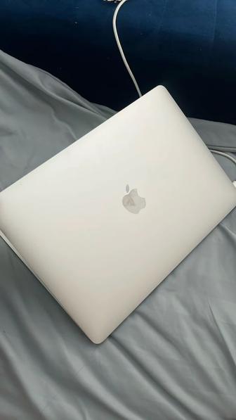 MacBook Air 13 (макбук)