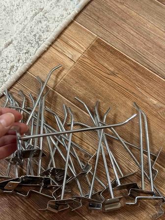 Крючки металлические для экономпанелей