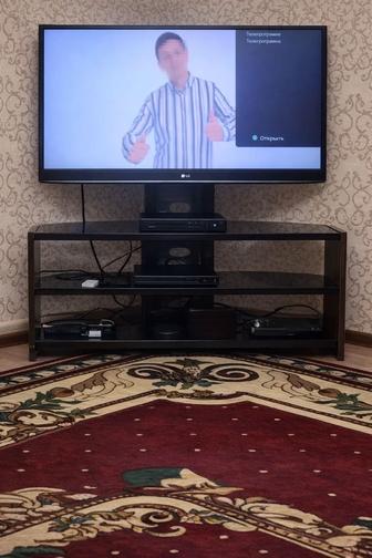 Продам телевизор LG с подставкой