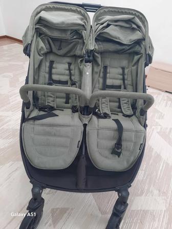 Коляска для двойни