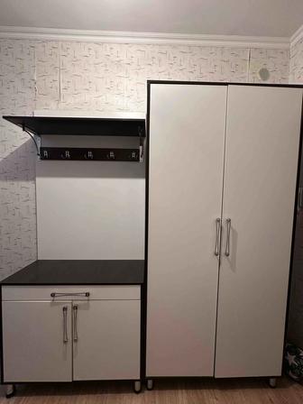 Продается большой шкаф для обуви в коридор.