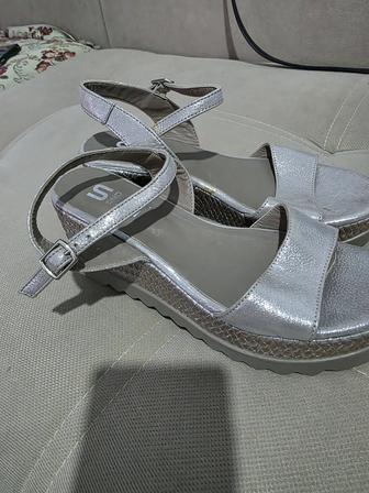 Босоножки серебро
