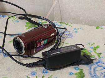 Видеокамера JVC Everio GZ-HM30