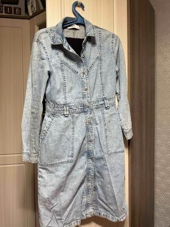 Продам 2 пакета женской одежды брюки, джинсы, юбки, кофты