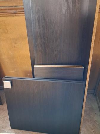 Отдам бесплатно навесную полку с дверцами