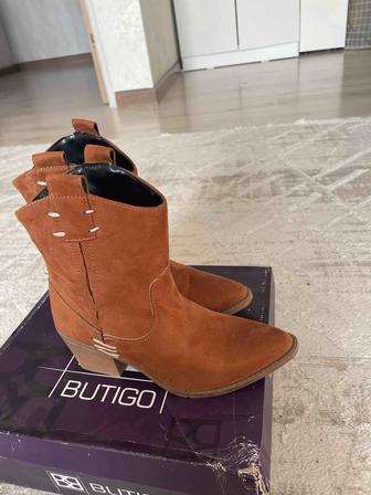 Продам обувь Казаки 36размер натуралка одевала 1раз