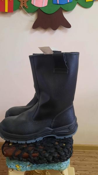 Зимние кирзовые сапоги.