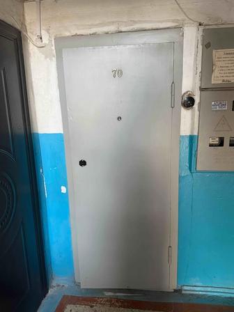 Продам входную дверь