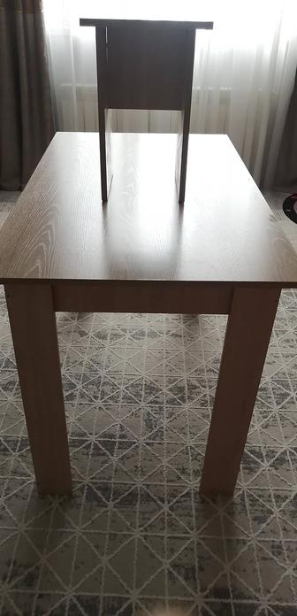 Стол и стулья