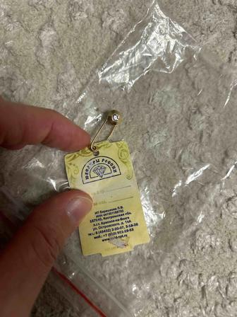 Продам булавку золото 585 с камнем