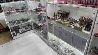 Продам витрины срочно