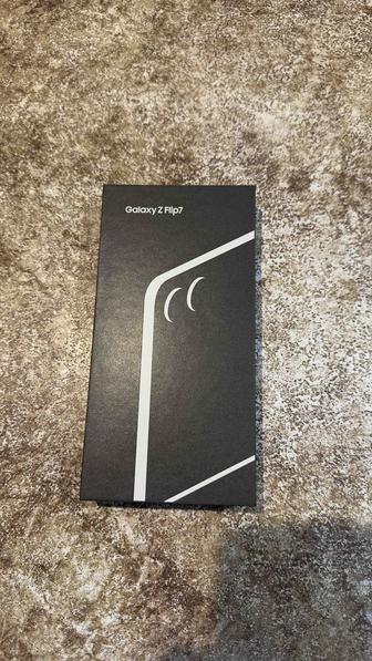 Samsung Galaxy Z Flip7 256гб Черный
