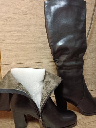 Продам зимние женские сапоги