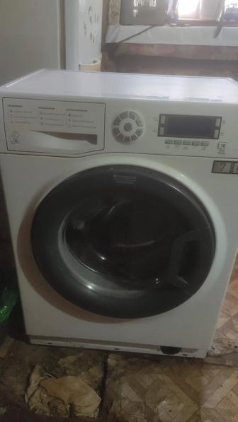Отдам стиральную машинку Аристон на запчасти.
