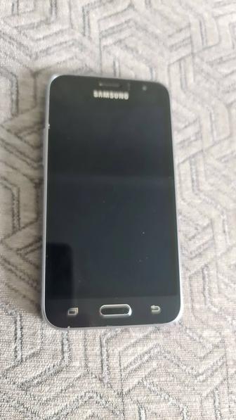 Samsung Galaxy J1 смартфон