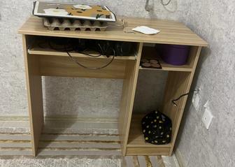 компьютерный стол почти новый