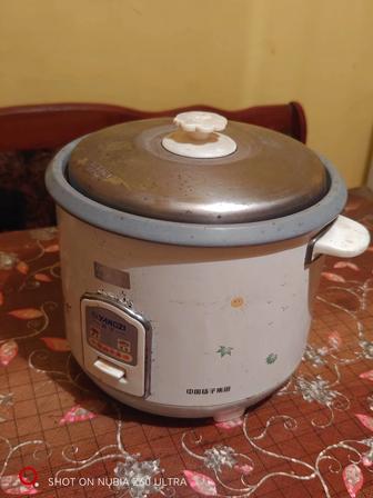 Продам недорого рабочую большую рисоварку 6л и блендер