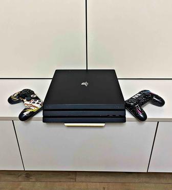 PlayStation 4 PRO// много игры